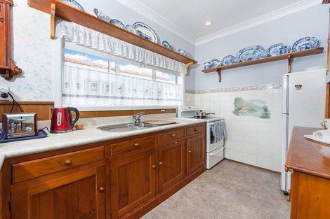 Photo of property in 9 Roberts Road, Te Atatu South, Auckland, 0610