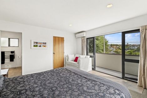 Photo of property in 18 Beulah Avenue, Rothesay Bay, Auckland, 0630