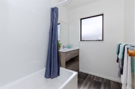 Photo of property in 22b Sandleigh Road, Hamilton Lake, Hamilton, 3204