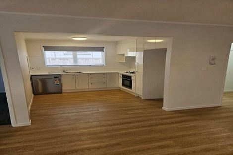 Photo of property in 11 Blanes Road, Weymouth, Auckland, 2103