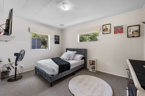 Photo of property in 74 Awanui Street, Merrilands, New Plymouth, 4312