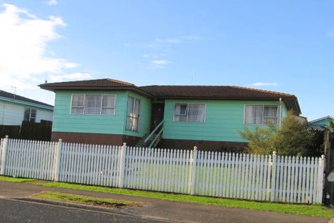 Photo of property in 28 Dillon Crescent, Clover Park, Auckland, 2019