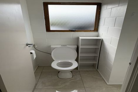 Photo of property in 11 Ian Place, Glendene, Auckland, 0602