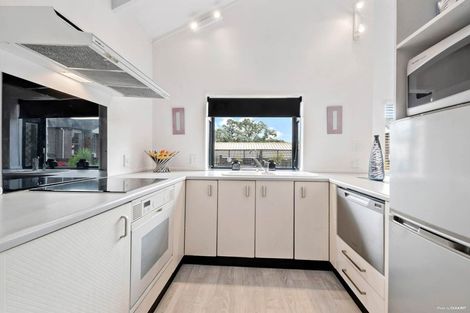 Photo of property in 2/17 Pax Avenue, Forrest Hill, Auckland, 0620