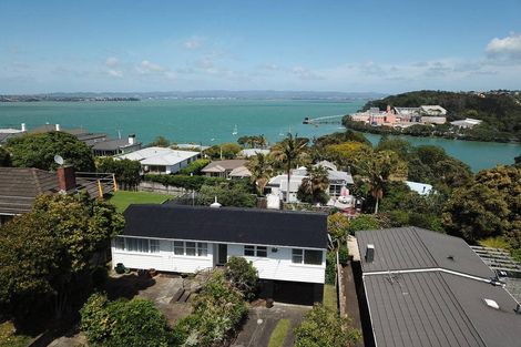 Photo of property in 24 Palmerston Road, Birkenhead, Auckland, 0626