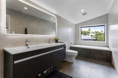 Photo of property in 69 Sunset Road, Totara Vale, Auckland, 0632