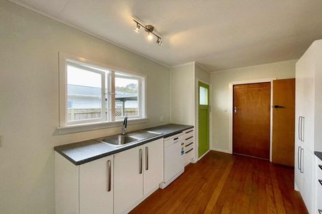 Photo of property in 15 Beaumont Crescent, Frankleigh Park, New Plymouth, 4310