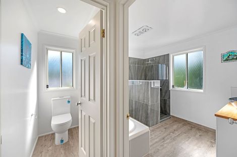 Photo of property in 28 Arataki Road, Havelock North, 4130