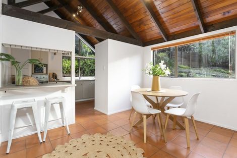 Photo of property in 1/16 Learmonth Avenue, Birkenhead, Auckland, 0626