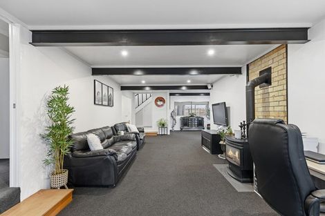 Photo of property in 12 Knox Road, Swanson, Auckland, 0612
