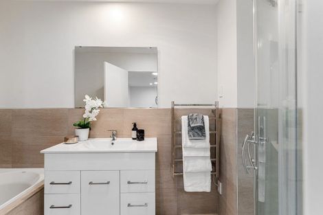 Photo of property in 14 Windfola Parkway, Takanini, 2112