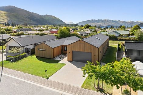 Photo of property in 7 Sapphire Spring Rise, Wanaka, 9305