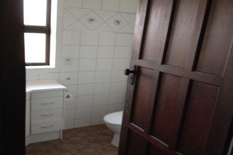 Photo of property in 1072 Great North Road, Point Chevalier, Auckland, 1022