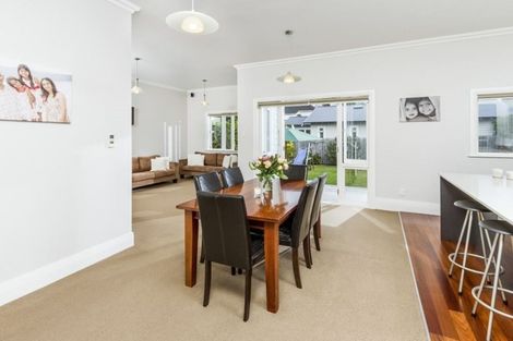 Photo of property in 22 Onewa Road, Northcote Point, Auckland, 0627