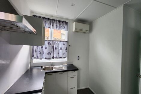 Photo of property in 16 Albert Road, Kelston, Auckland, 0602