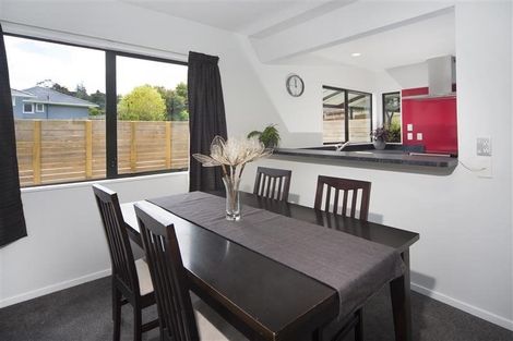 Photo of property in 2/8 Fuchsia Place, Birkdale, Auckland, 0626