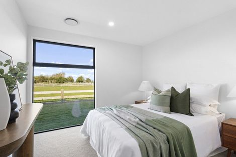 Photo of property in 14 Village Green Drive, Huntingdon, 7774