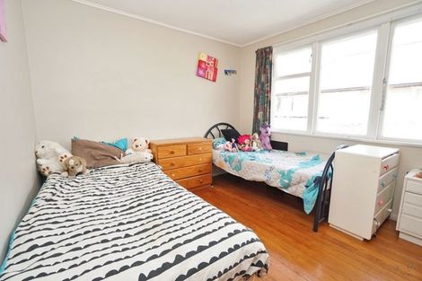 Photo of property in 12 Yeats Crescent, Fairfield, Hamilton, 3214