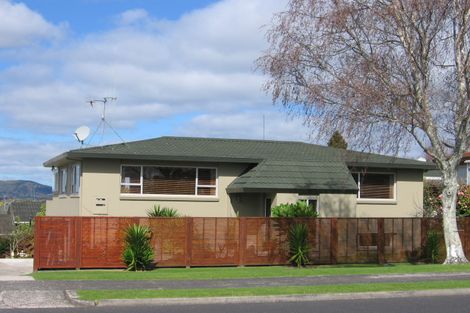 Photo of property in 28 Edgecumbe Road, Tauranga, 3110
