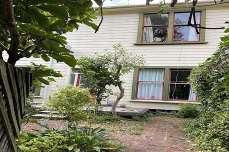 Photo of property in 129 Glenmore Street, Kelburn, Wellington, 6012