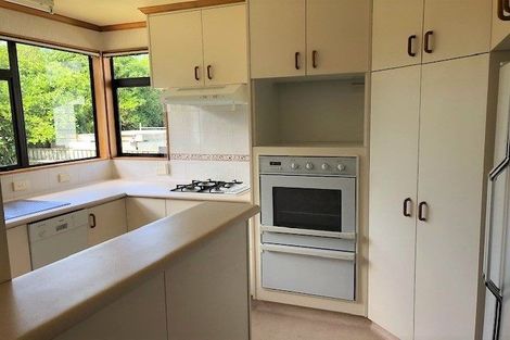 Photo of property in 18 Atarau Grove, Paraparaumu, 5032