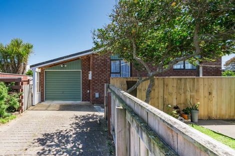 Photo of property in 13a Hadfield Place, Paraparaumu Beach, Paraparaumu, 5032