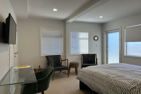 Photo of property in 21 Jackson Street, Island Bay, Wellington, 6023