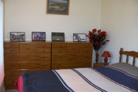 Photo of property in 28 Ronald Macken Place, Windsor Park, Auckland, 0632