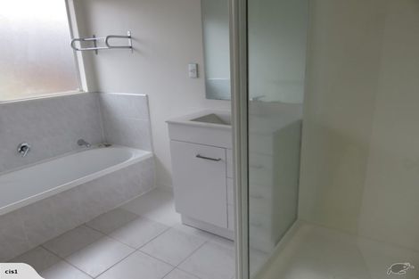 Photo of property in 21 Bard Place, Golflands, Auckland, 2013