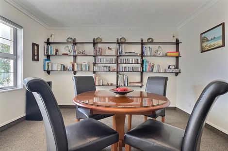 Photo of property in 10 Bassett Place, Taradale, Napier, 4112