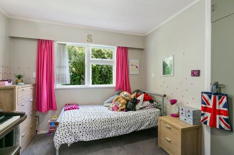 Photo of property in 76a Newlands Road, Newlands, Wellington, 6037