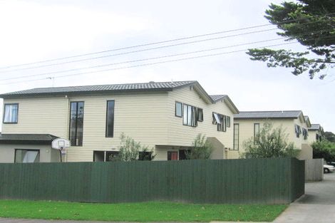 Photo of property in 6 Awaroa Road, Sunnyvale, Auckland, 0612