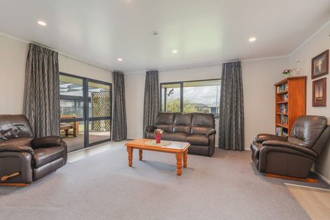 Photo of property in 77 Rhodes Drive, Kelvin Grove, Palmerston North, 4414