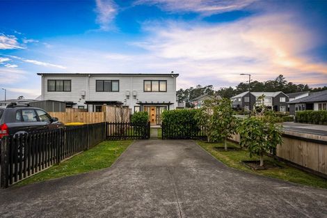 Photo of property in 2 Lumbarda Drive, Kumeu, 0810