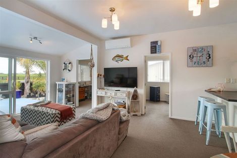 Photo of property in 92 Wharf Road, Clarks Beach, Pukekohe, 2679