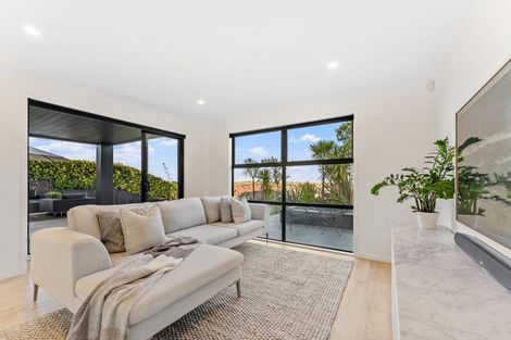 Photo of property in 20 Woodridge Drive, Stanmore Bay, Whangaparaoa, 0932