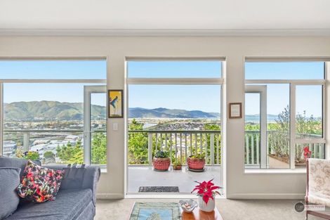 Photo of property in 11c Saint Johns Way, Normandale, Lower Hutt, 5010