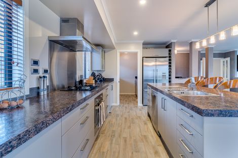 Photo of property in 10 Hardacre Place, Omarama, 9412