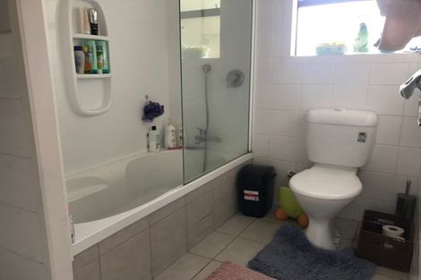 Photo of property in 2/47 Larnoch Road, Henderson, Auckland, 0610