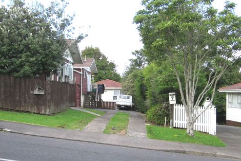 Photo of property in 2/10 Kemp Road, Massey, Auckland, 0614