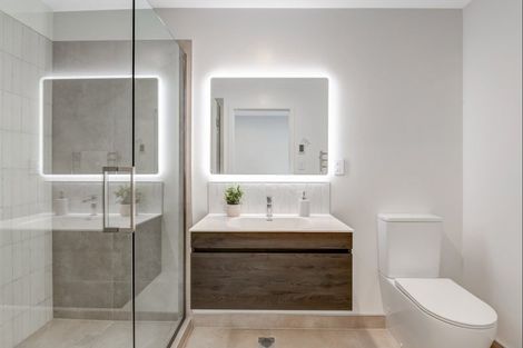 Photo of property in 5 Kawau Close, Orewa, 0931