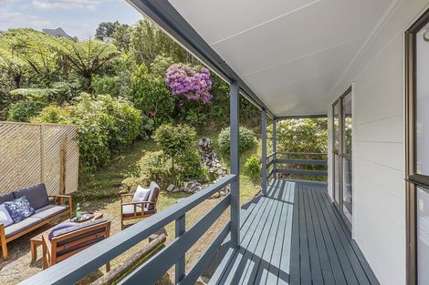 Photo of property in 6 Sasanqua Way, Crofton Downs, Wellington, 6035