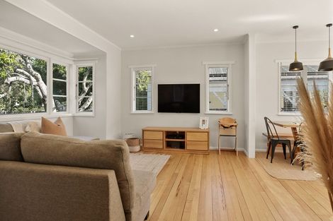 Photo of property in 8 Saint Winifreds Avenue, Hamilton East, Hamilton, 3216