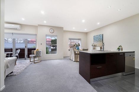 Photo of property in 76n Edmonton Road, Henderson, Auckland, 0612