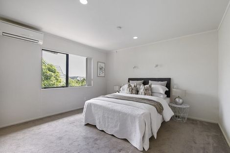 Photo of property in 23 Tyrico Close, Unsworth Heights, Auckland, 0632