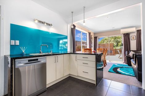 Photo of property in 25 Kapiti Crescent, Titahi Bay, Porirua, 5022