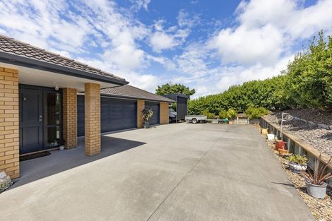 Photo of property in 15 Gavinike Place, Waimauku, 0812