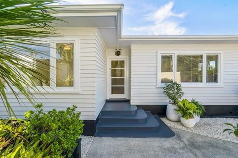 Photo of property in 1/35 Rangatira Road, Beach Haven, Auckland, 0626