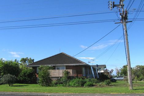 Photo of property in 2/17 Exmouth Road, Northcote, Auckland, 0627