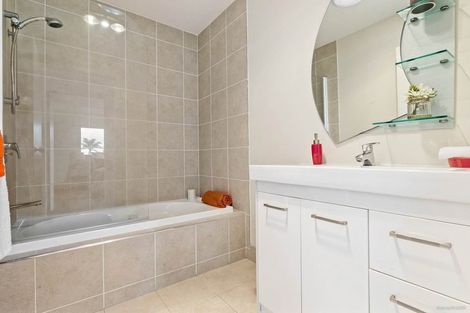 Photo of property in 7 Bordeaux Parade, Te Atatu South, Auckland, 0610